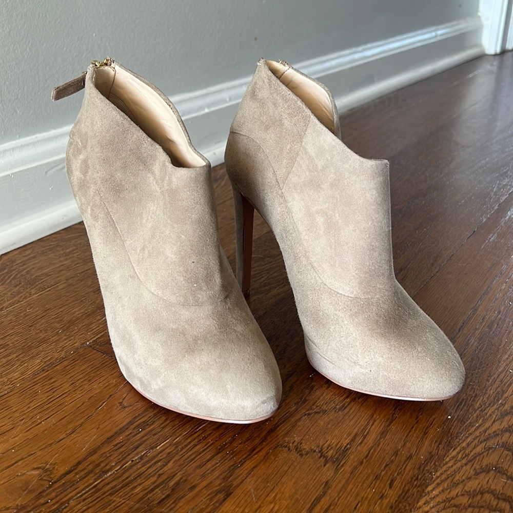Nine West beige suede booties